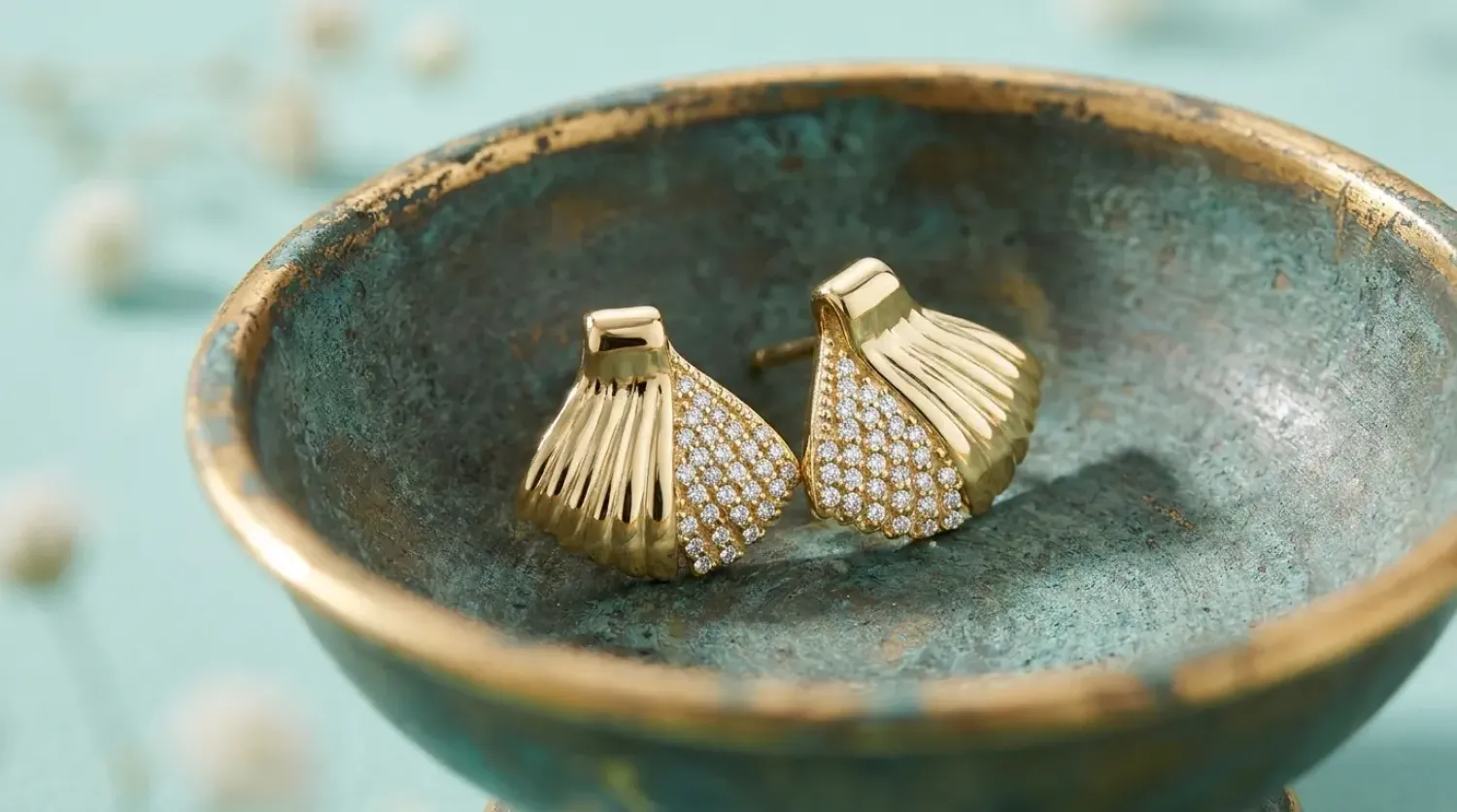 Preview: Muschel Ohrstecker vergoldet 925 Silber mit Zirkonia