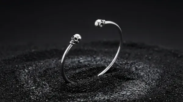 Armreif Viska Totenkopf Sterling Silber